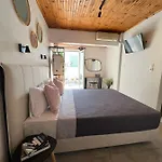Australia Hotel