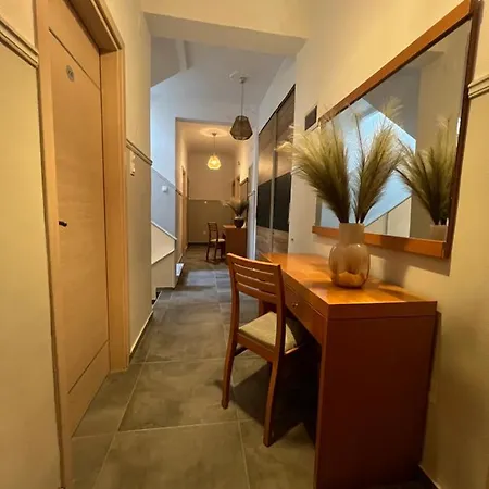 Hotel Australia *