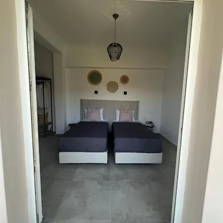 Australia Hotel *