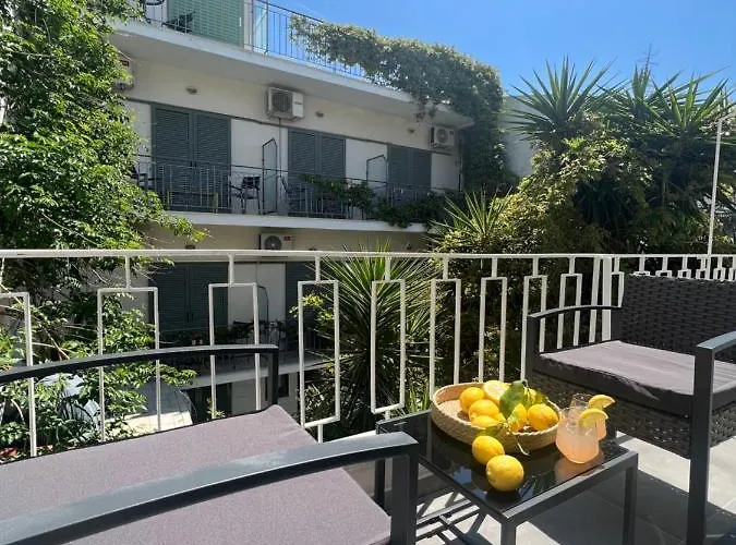 Australia * Skiathos Chora