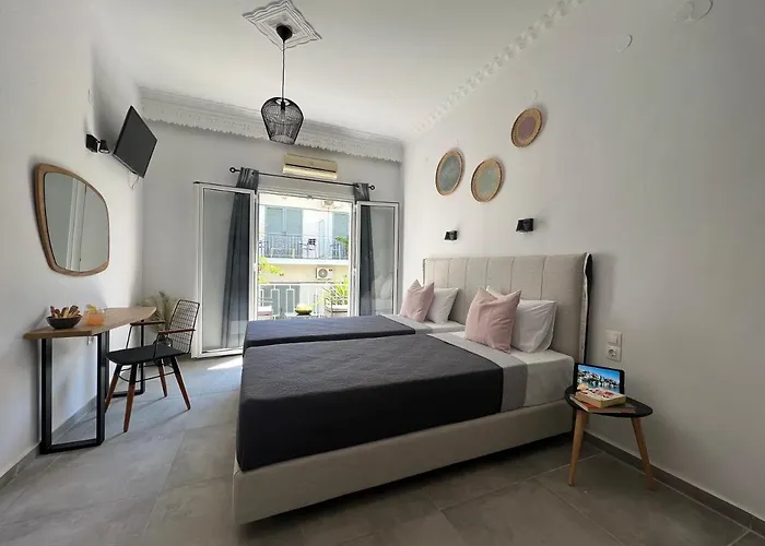 Australia * İskados