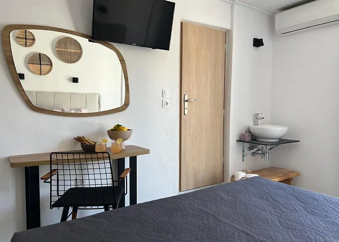 Australia Otel İskados