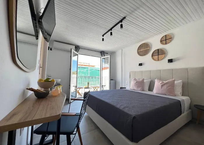 Australia * İskados